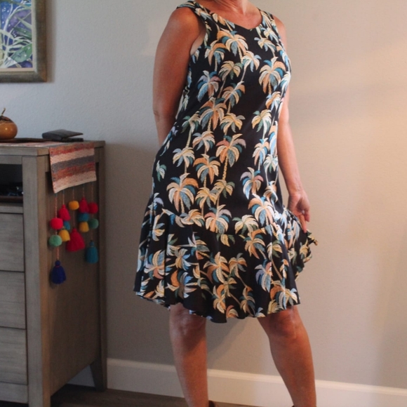 Authentic Hawaiian Dress, NWOT - Picture 10 of 11